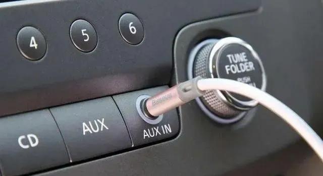 每个车都有aux,车上只有一个aux接口怎么用蓝牙