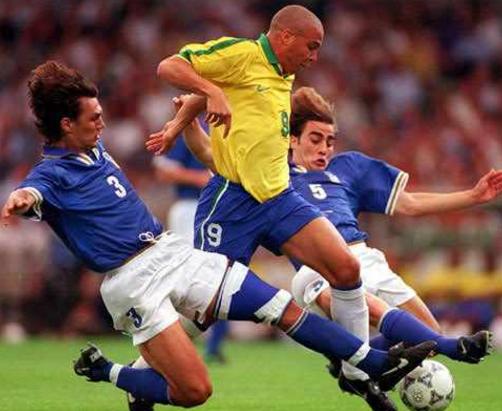 外星人罗纳尔多和梅西谁厉害,外星人罗纳尔多和齐达内