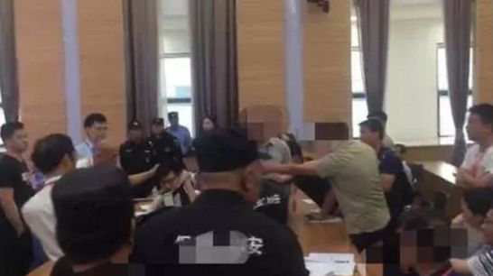 2019中国大陆首富,首富死亡事件