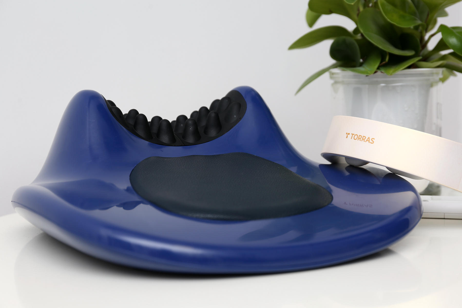 智能颈枕按摩器,带到颈椎上的按摩器