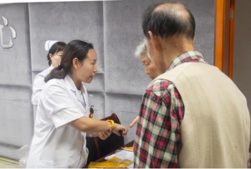 乌市哪家医院看老年痴呆,新区临终关怀医院