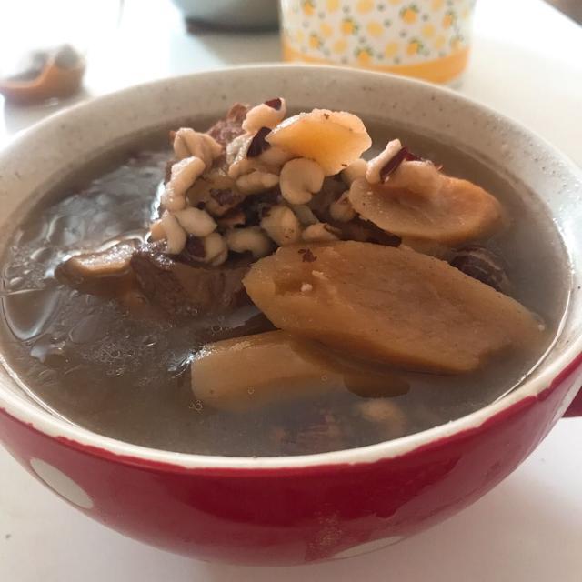 有时感到胸闷有点咳嗽是怎么回事 (胸闷上不来气不咳嗽吃什么药)