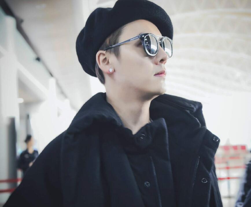 入秋之后担心自己脑门冷？那不如学学明星们戴潮帽，又酷又有范