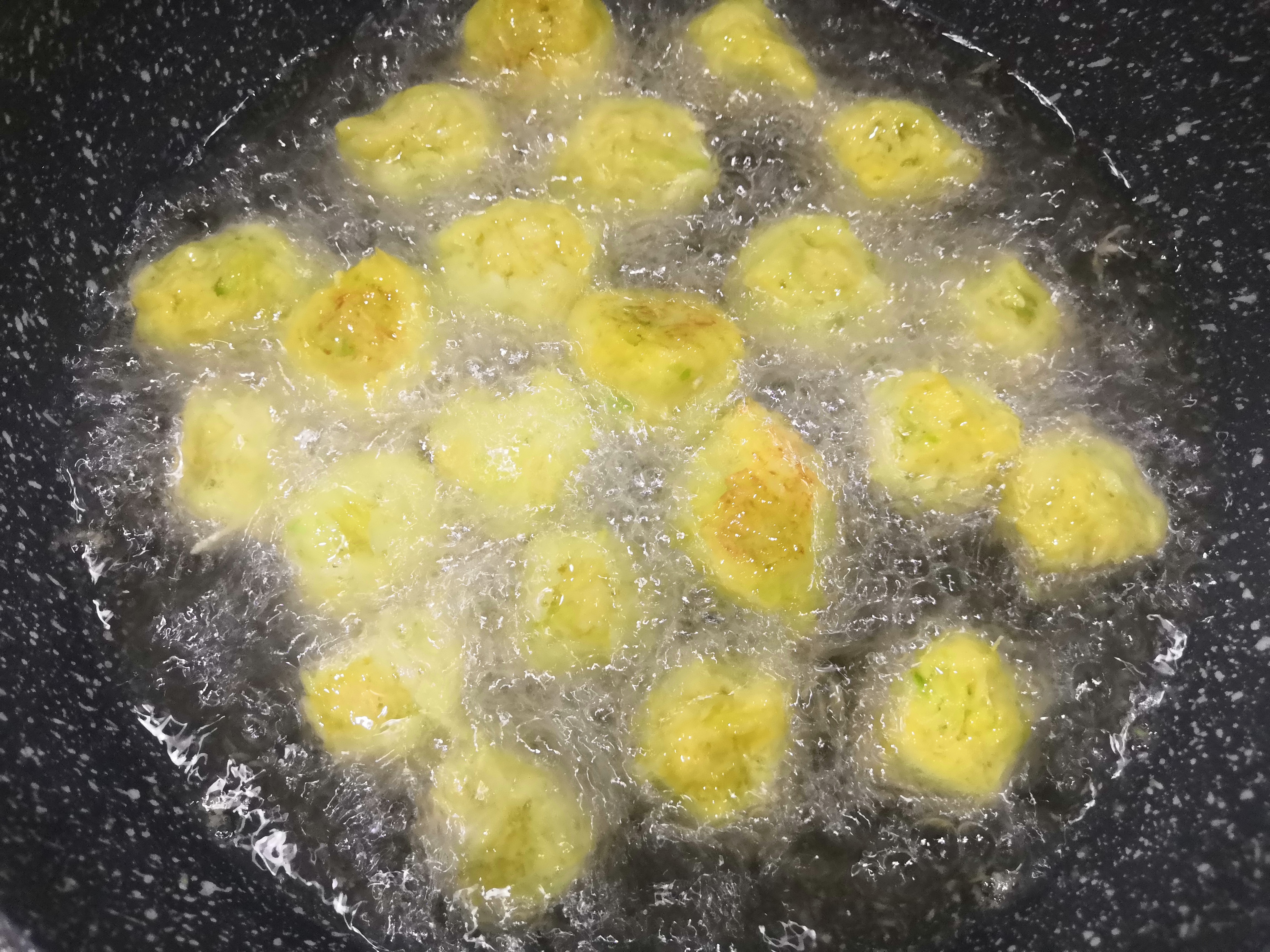 萝卜丝丸子怎么做才能软烂,萝卜丝丸子怎么做第二天也脆脆的