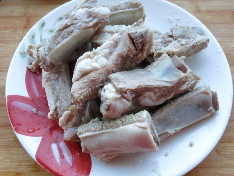 煲玉米排骨汤的正确方法,煲排骨玉米汤的方法