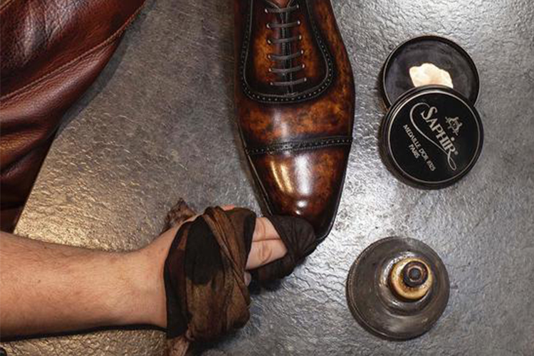 皮鞋褶皱处开裂怎么修复,皮鞋有褶皱教你一招立马焕然一新