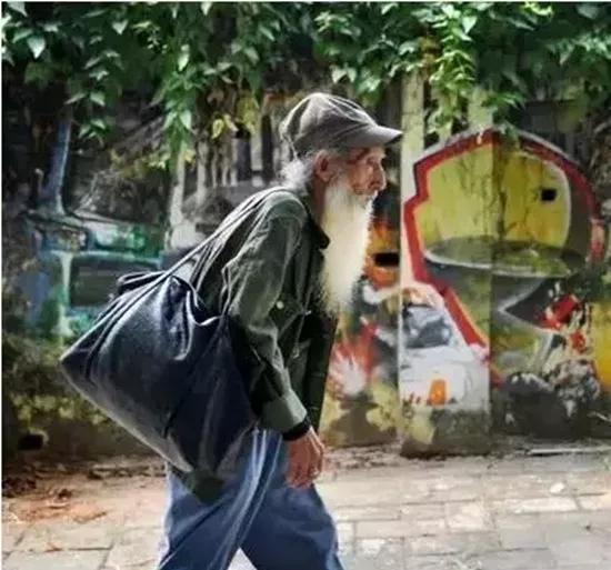 百岁做裸模！同居90后女友！他还曾援过朝，拾过荒，中过毒