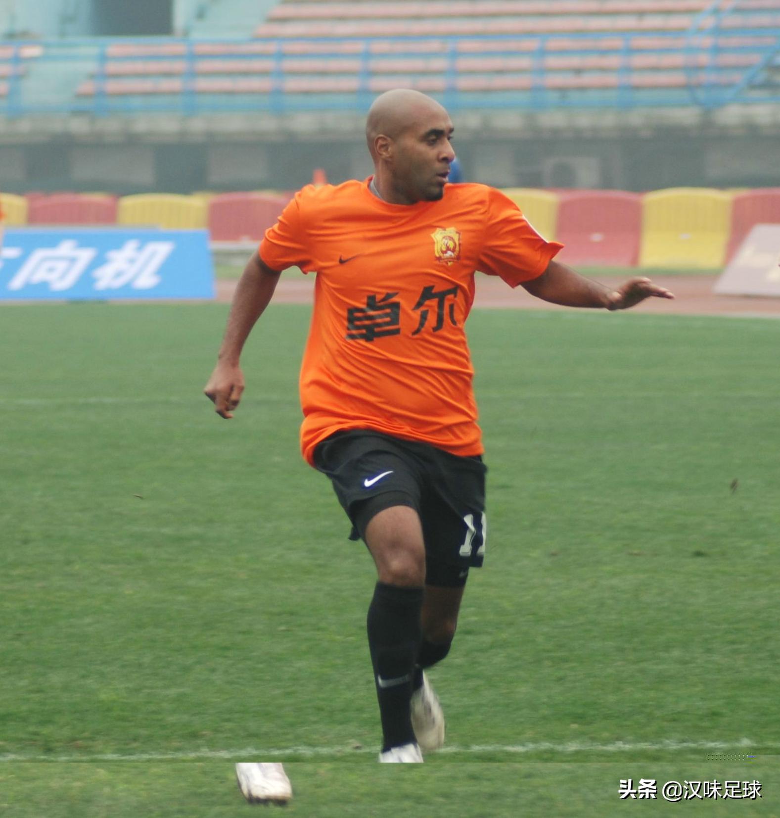 武汉足球员郑斌现在怎样,张斌武汉足球