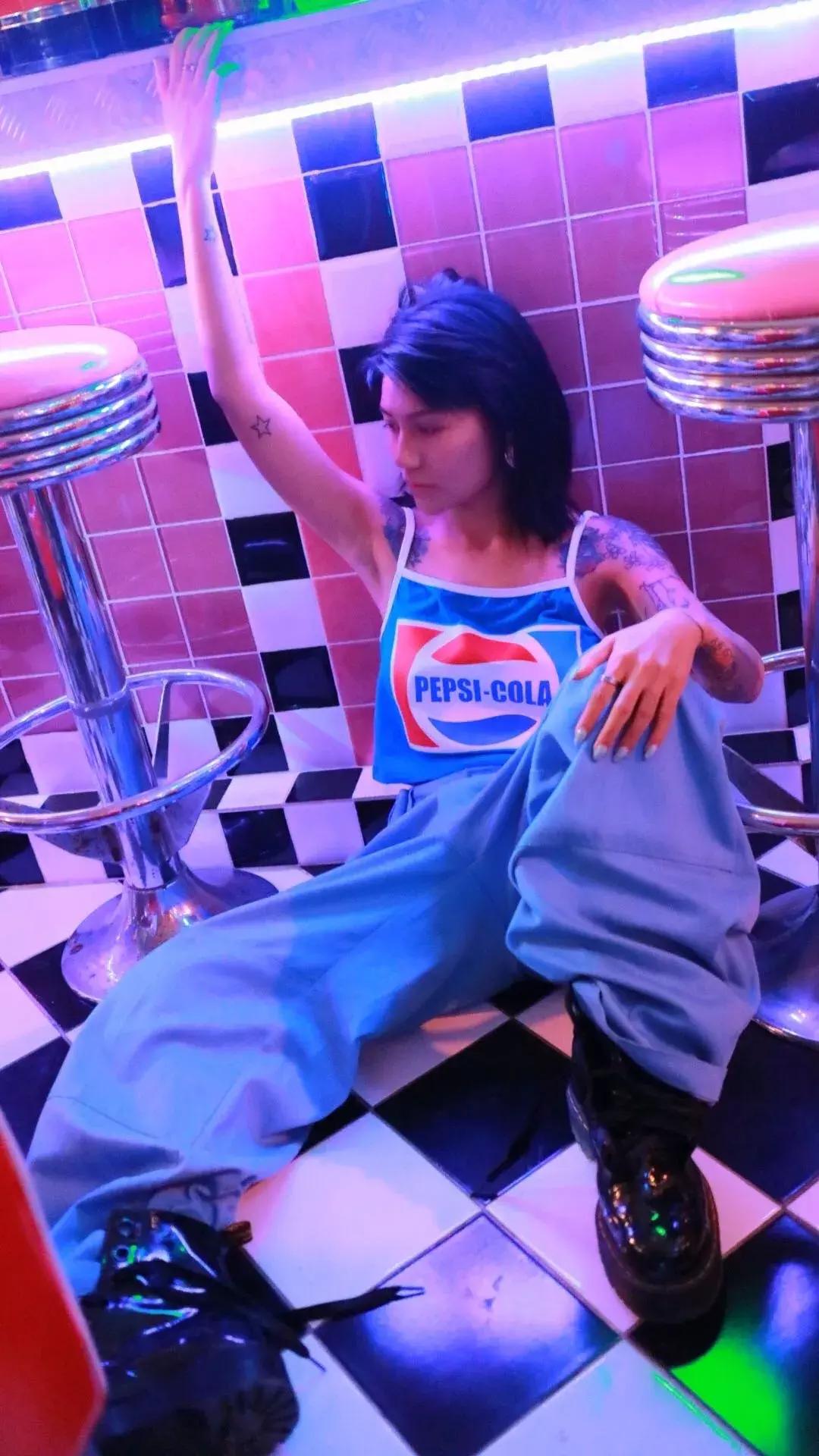 比黑丝妞还让人无法抵抗的，是这些穿球鞋的漂亮妹妹...