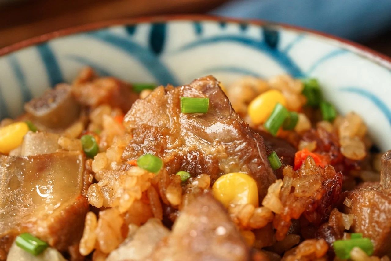 冬天就要吃热乎乎的糯米饭,全家人都能吃的电饭煲焖饭