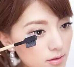 睫毛膏的刷法视频教程,哪个睫毛膏刷出来浓密不晕染