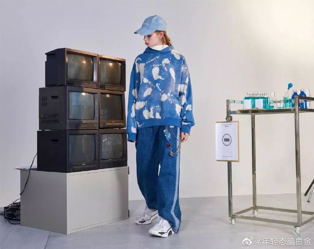 新的脑白金广告,洗脑广告鼻祖脑白金跨界出潮服