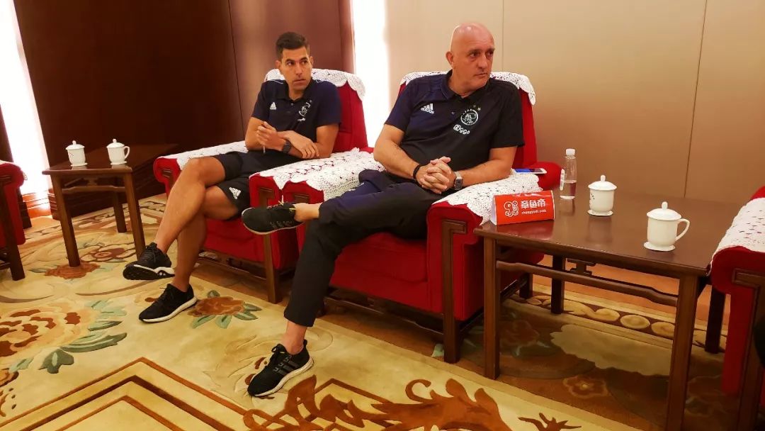 章鱼帝专访阿贾克斯官员：中国青训需改变，球员不会独立做决策