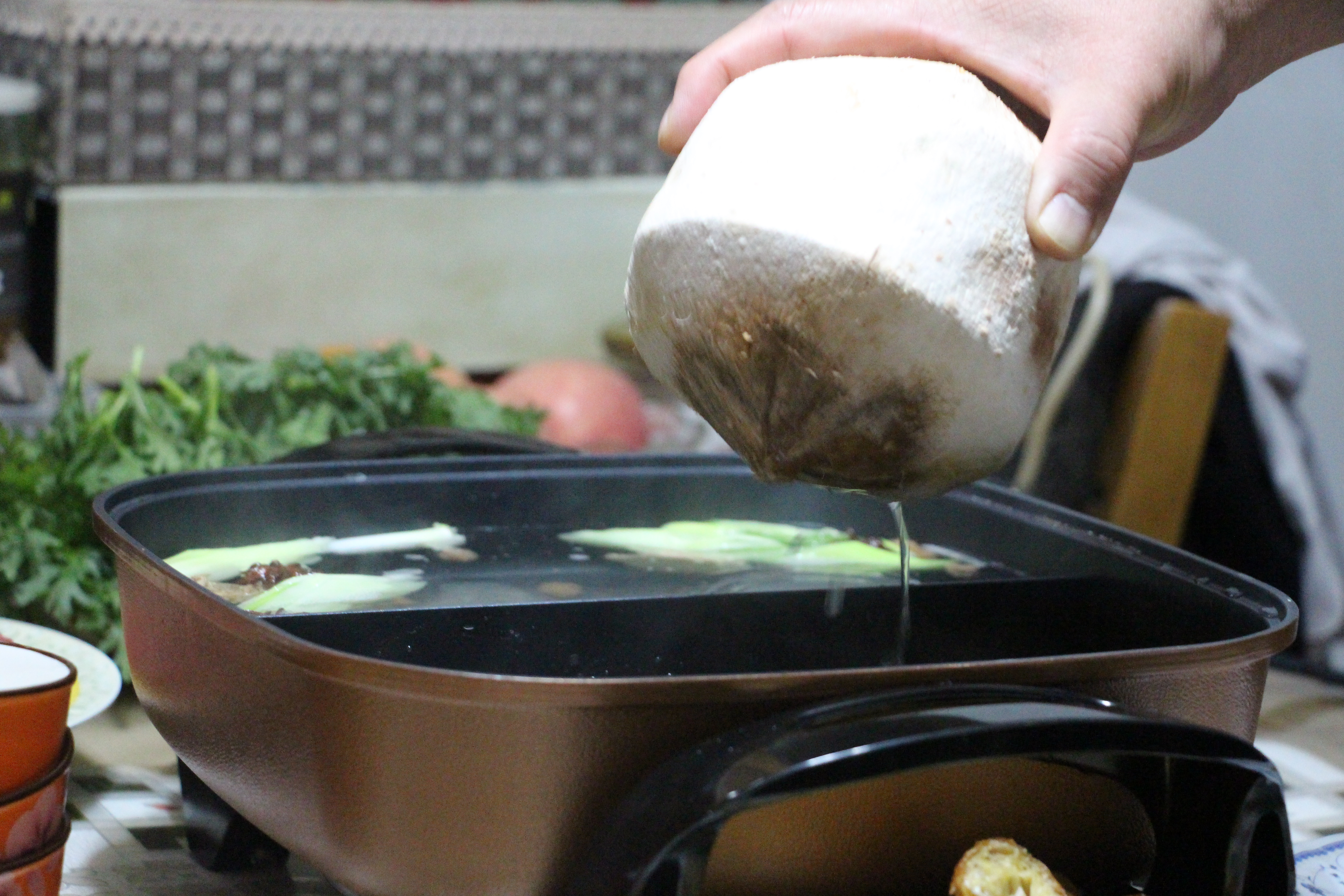 椰子火锅的正宗做法,椰子火锅清汤的做法