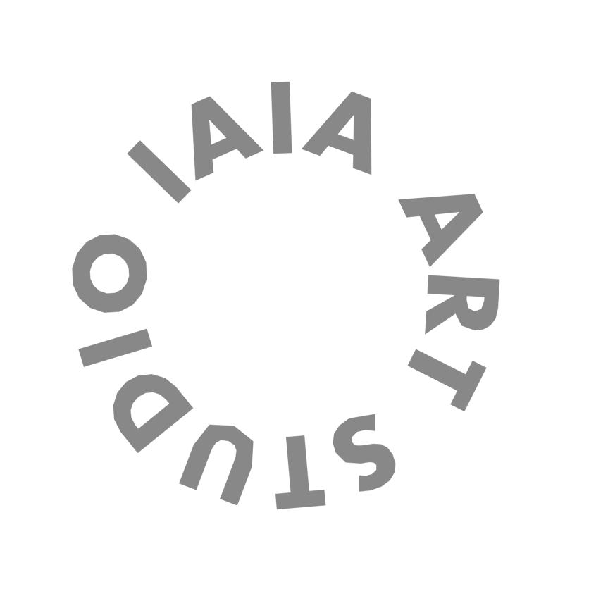 今年夏天，时尚圈流行戴假货