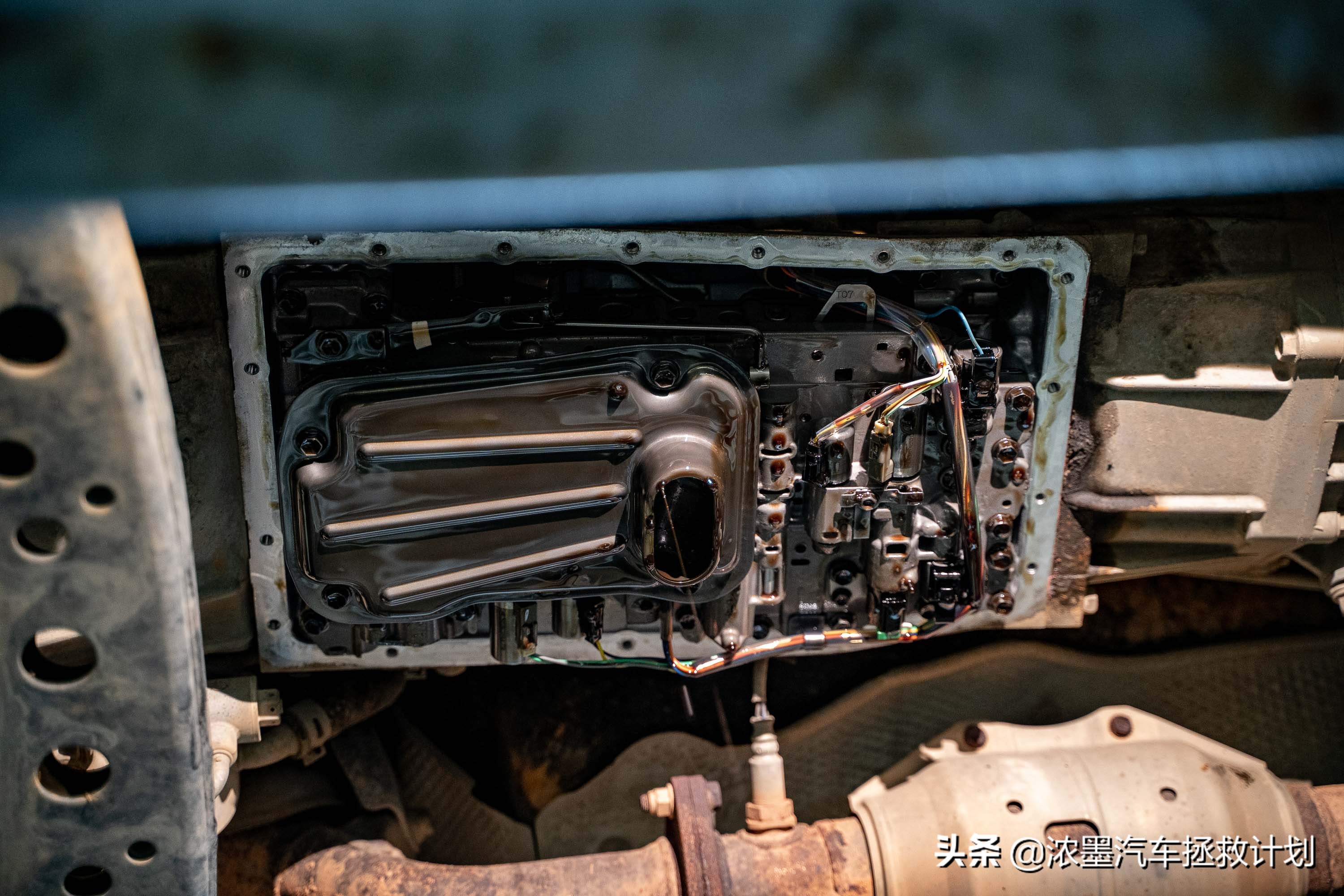 丰田霸道酷路泽带你翻山越岭,丰田兰德酷路泽低速4驱越野模式