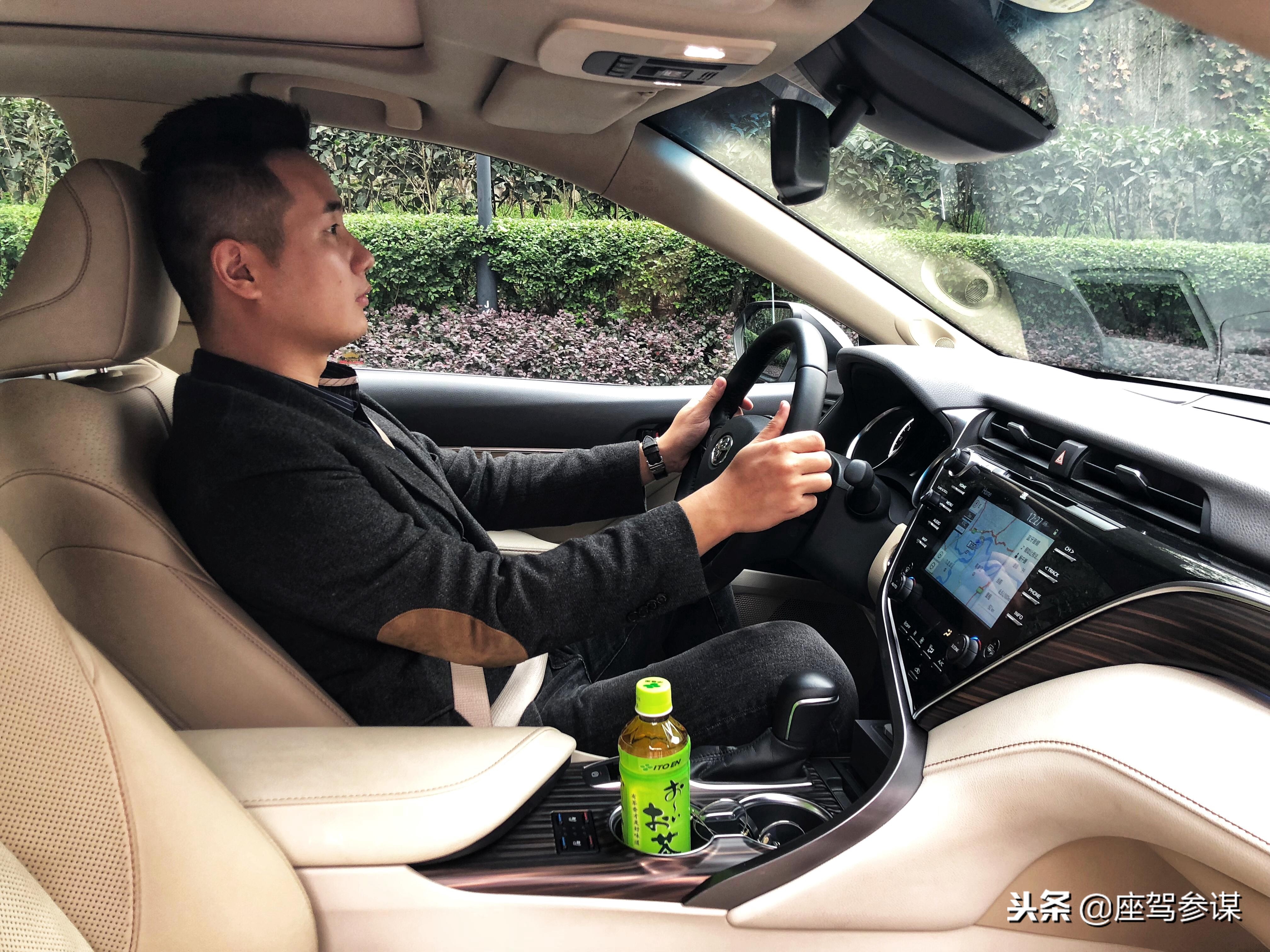 丰田凯美瑞2.5l豪华版测评,丰田凯美瑞2024款2.0精英版试驾