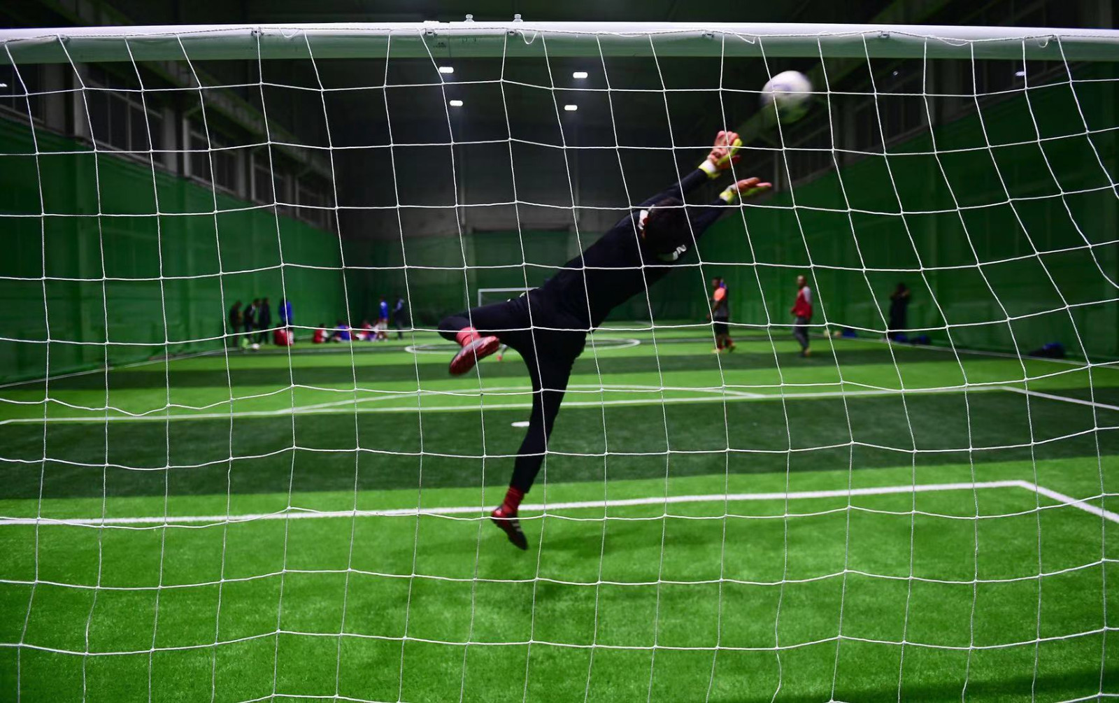 带空调的室内足球场,冬季的足球场