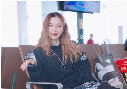 长卷发蓬松女人味十足颜色,减龄长卷发慵懒风