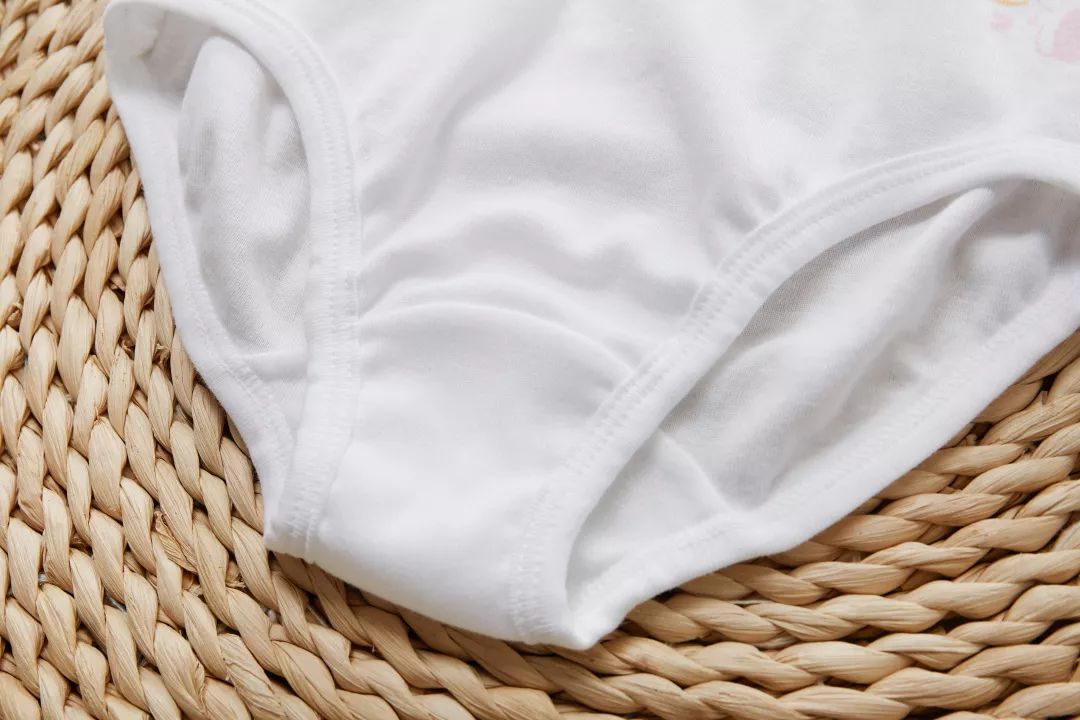 小内裤适合多大宝宝穿,宝宝多大穿小内裤最合适