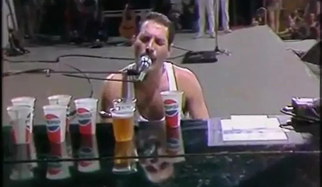 皇后乐队《波西米亚狂想曲》简介,皇后乐队波西米亚狂想曲发行过程