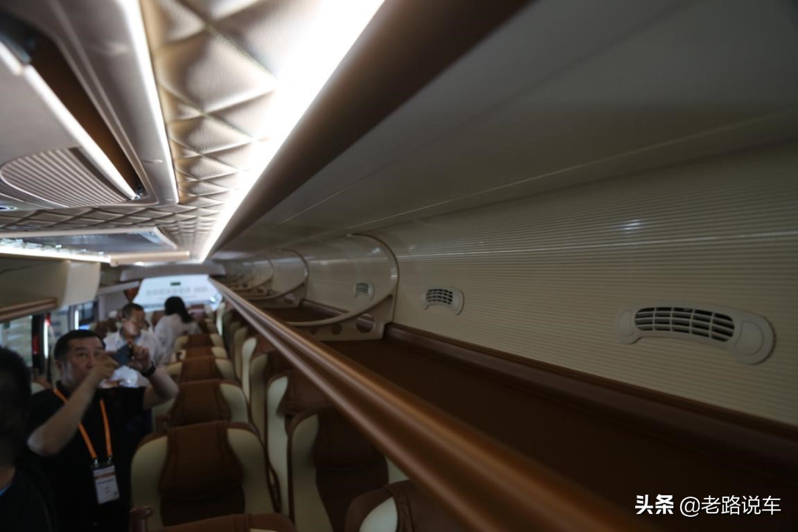 海格6127旅行家客车豪华版,海格旅游大巴