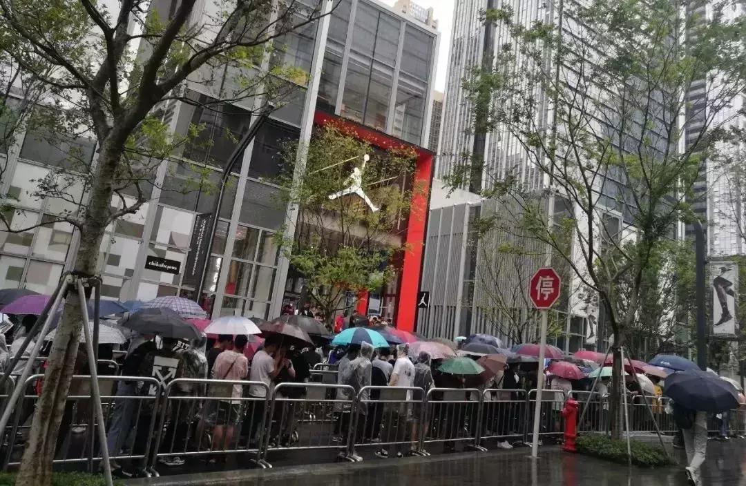 球鞋是如何炒作起来的,为什么球鞋能炒得那么贵