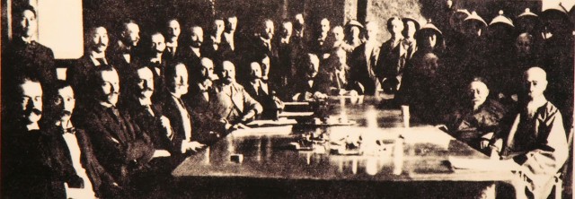 培养、造就千千万万合格的社会主义接班人，*制抵**西方“和平演变”