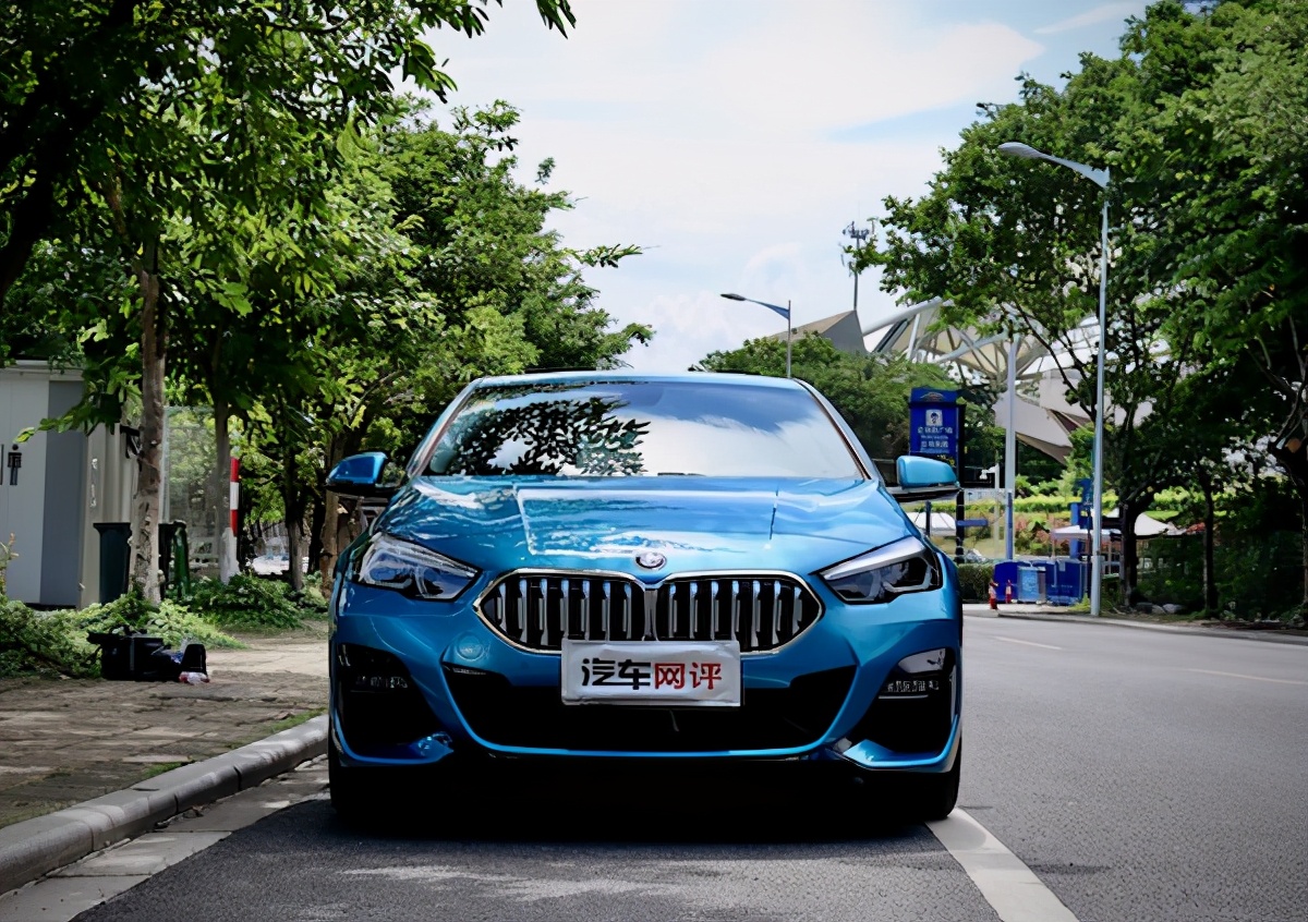试驾宝马2系四门轿跑｜一辆前驱宝马还有没有后驱的操控灵魂？