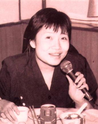 比肩毛阿敏，却因抑郁情伤削发为尼，歌后李娜称这23年每天都充实