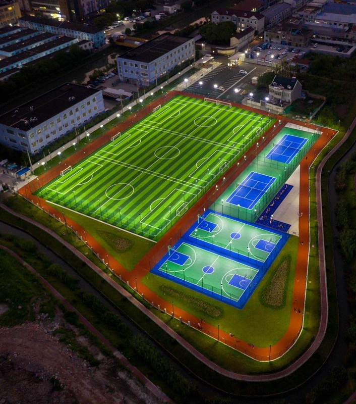 去这儿踢秋天里的第一场球揭秘沪上这处超美足球场地