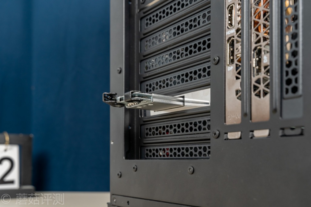 方便插拔，探索更多使用可能、ICYDock硬盘抽取盒PCI转M2评测