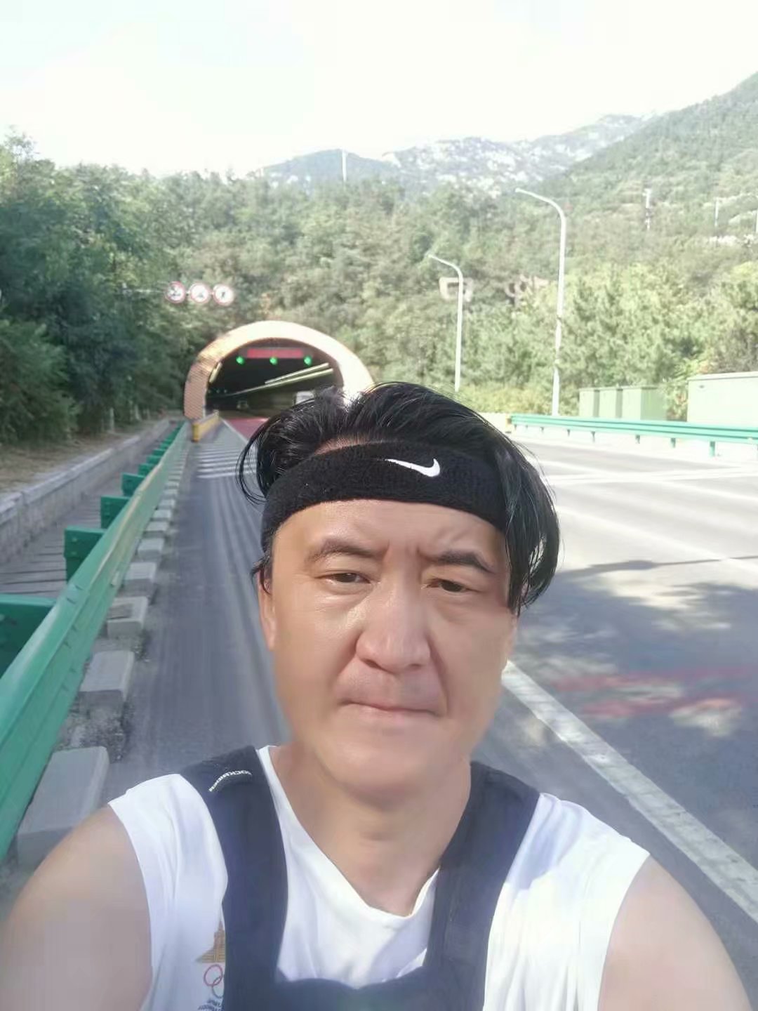 远征三晋凯旋还，飓风众人把酒欢