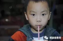 博康泰丨青岛9岁儿童喝可乐，牙齿酥到用镊子一捏就碎