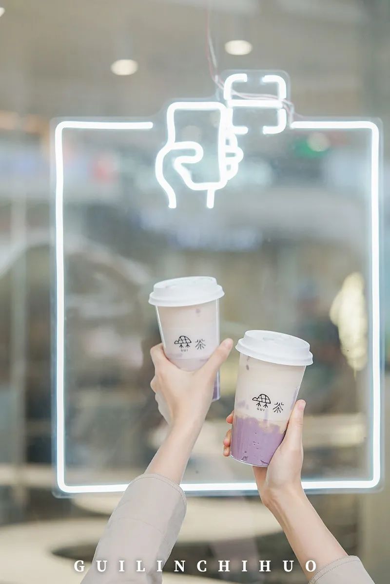 桂林奶茶店探店拍照,性冷淡风奶茶店拍照墙布置