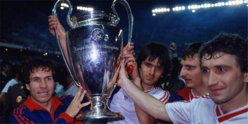 第一支获得欧冠冠军的球队,首支卫冕欧洲杯冠军的是哪支球队