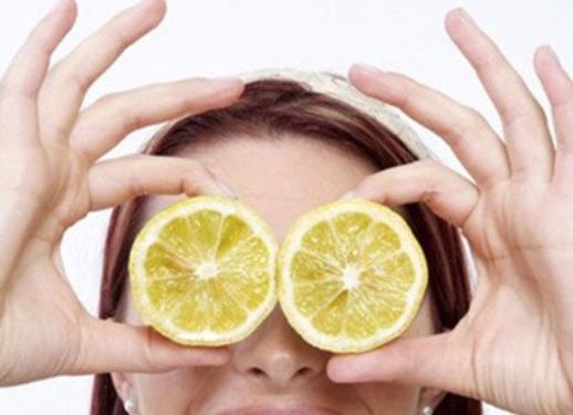 用了不到两个月，额头上的痘印全部淡化，皮肤都变得白了好多