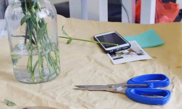 花店鲜花17°c可以放多久不浇水,花店的鲜花怎么保存更长久