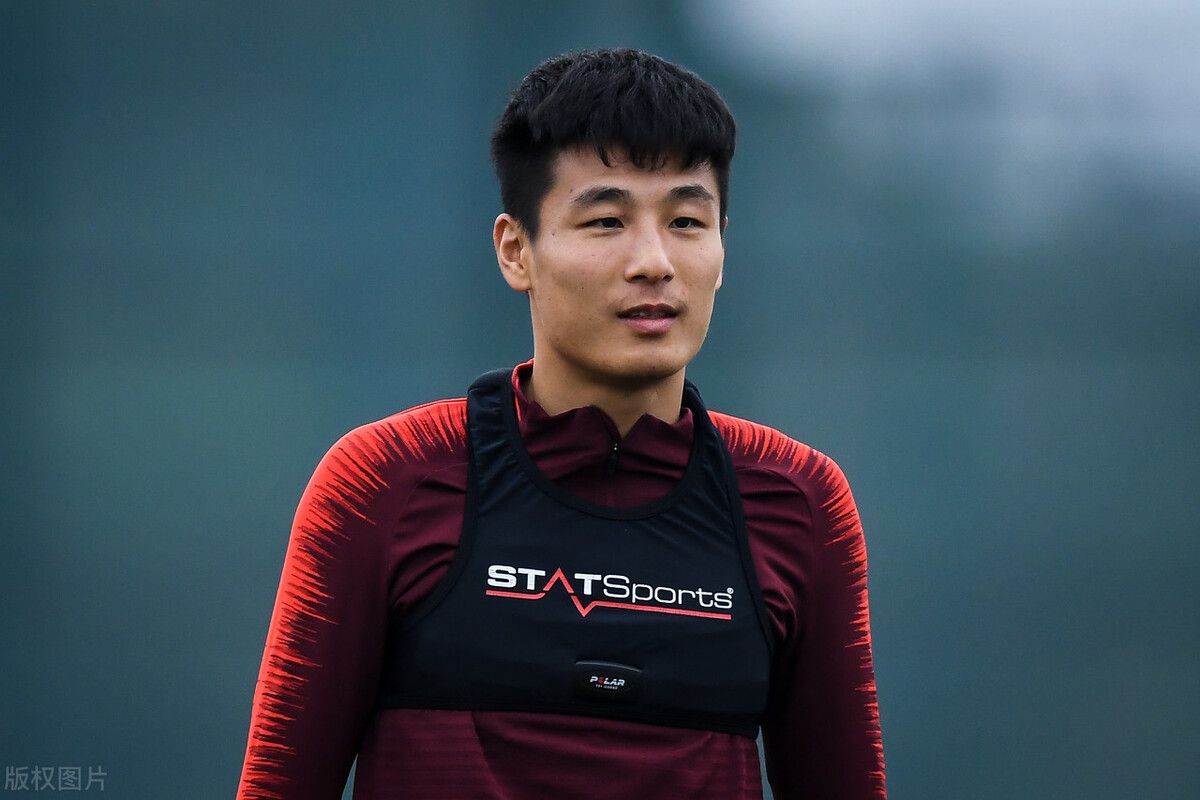 国足集结备战12强赛，集训大名单引争议？理性解读名单与阵容