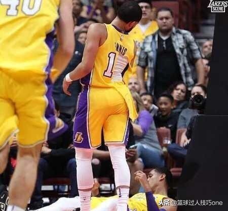 球衣都出过哪些问题?撕破、褪色、名字印错,CBA甚至还手写号码