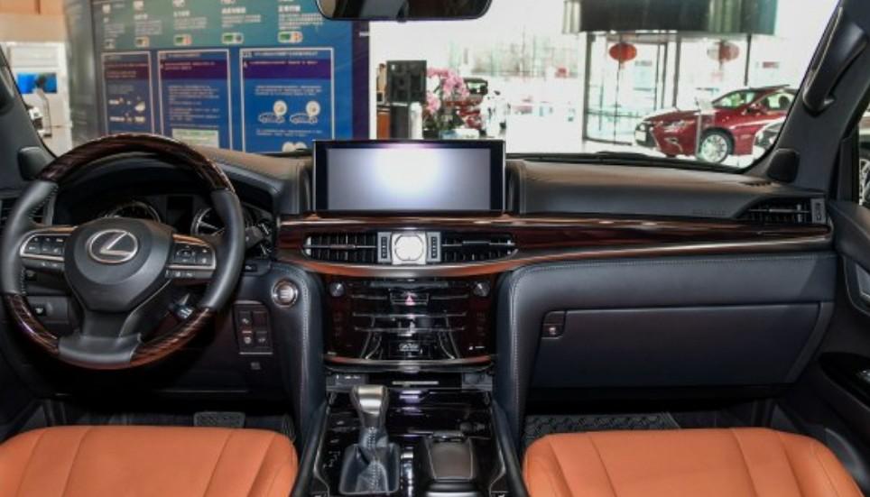 lx570不输揽胜,雷克萨斯lx5702023款内部空间