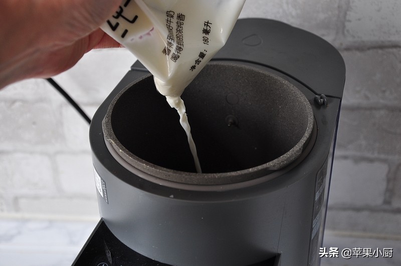 香蕉加黑芝麻加牛奶的功效,香蕉胡萝卜黑芝麻蜂蜜牛奶可以吗