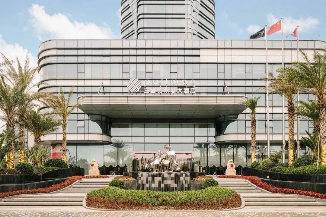 享受睡在床上看海,躺在床上看海的海景房