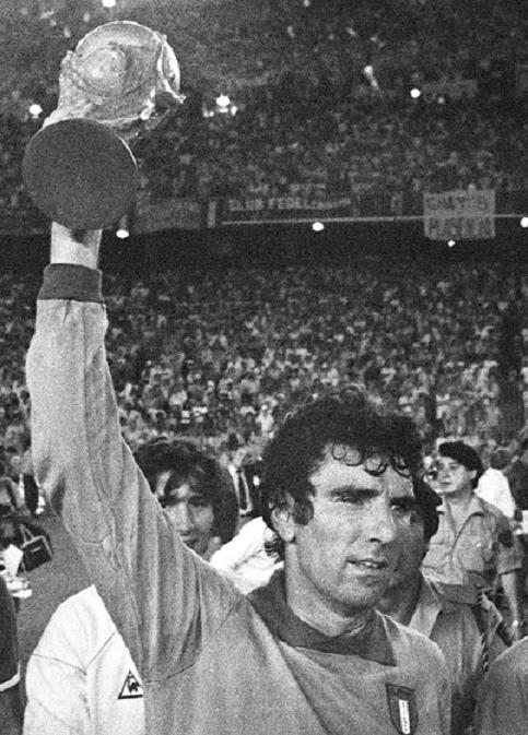 2022年十大守门员精彩瞬间,最伟大十大门将