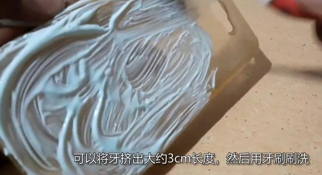 手机壳“发黄”不要扔，这三招教你一秒把它变透明！快来看看吧