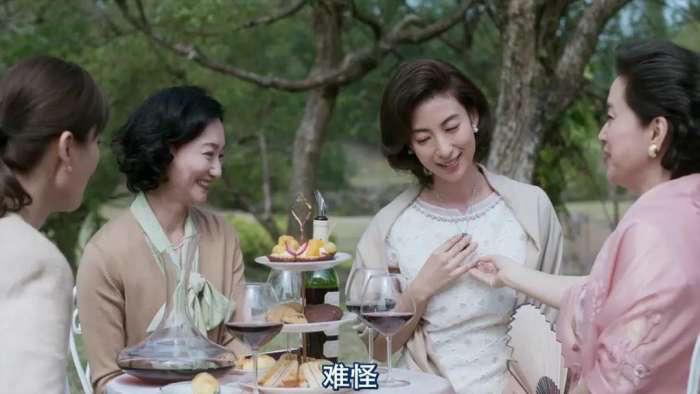 两个美女在公司打架薅头发,泰剧女人打架抓脸薅头发