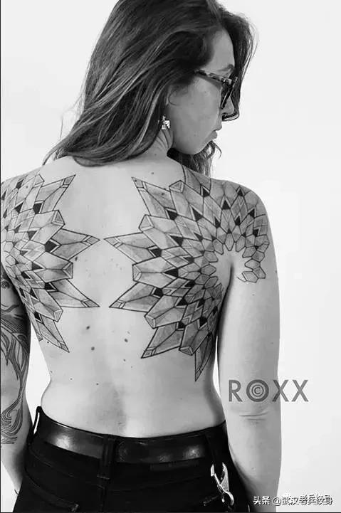 黑臂风格纹身,让人惊叹的纹身