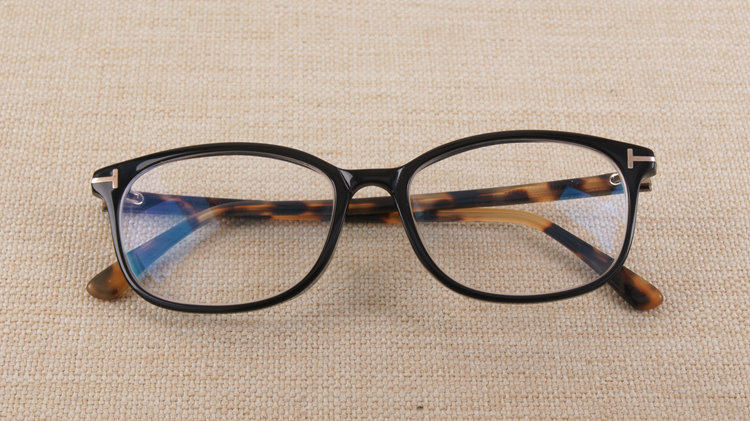 眼镜坏了可以用啥胶粘,眼镜坏了用什么胶粘最好