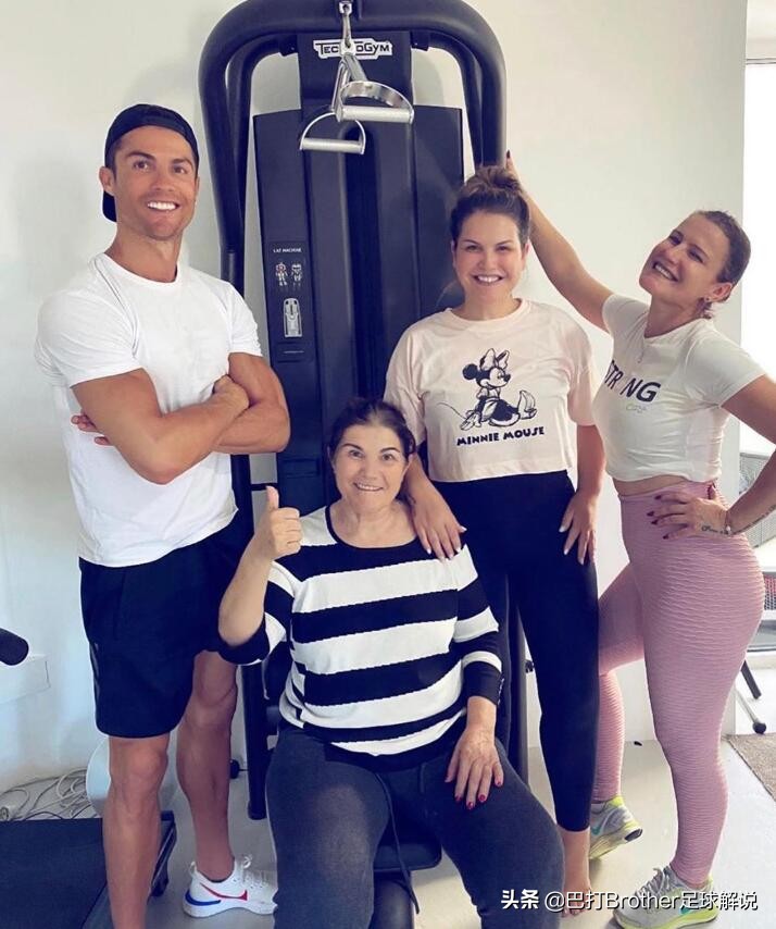 没闲着！C罗乔治娜遛娃细节力证非逃兵，家中隔离有了俩新工作
