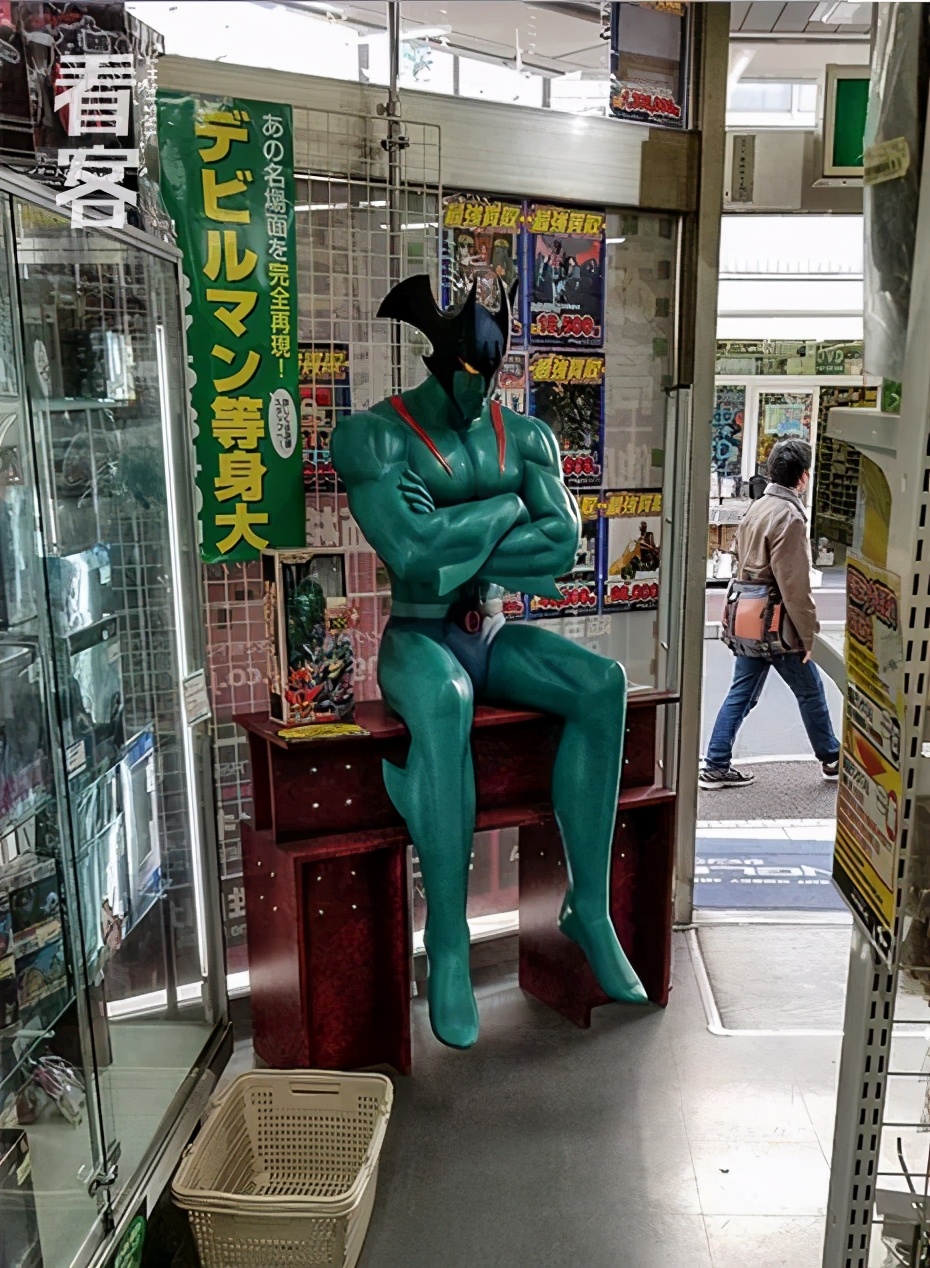 我在静止的东北小卖铺，淘到了属于成年人的玩具总动员